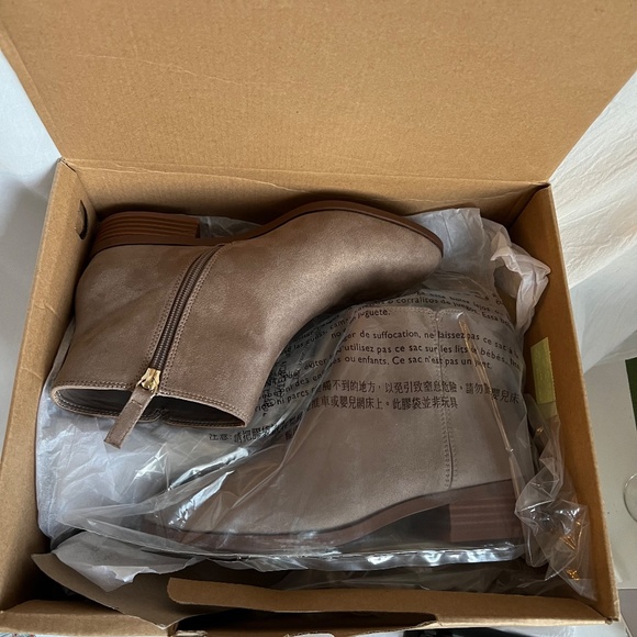 BRAND NEW In Box Size 6.5M J.Crew Grey Flat Ankle Boots Sueded Side Zip BT276 - Picture 6 of 11